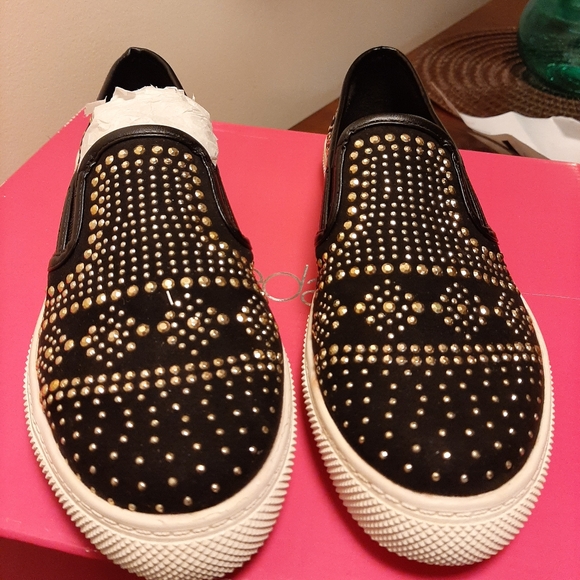 Shoes - Picture 3 of 3